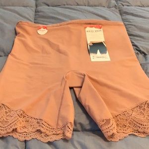 Spans Short, lac leg